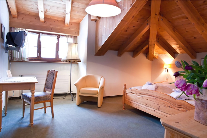 Imagen de la habitación del Hotel Bad Serneus. Foto 15