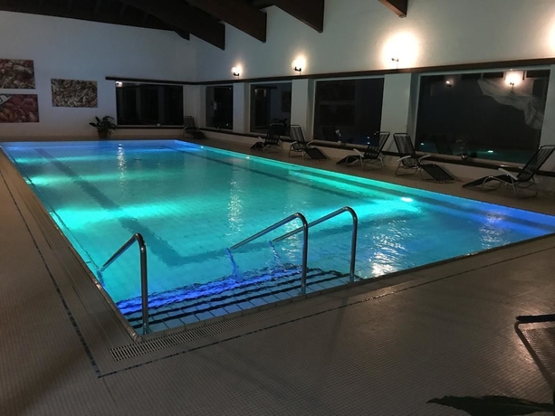 Imagen de la piscina del Hotel Bad Serneus. Foto 18