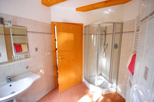 Imagen de la habitación del Hotel Bad St Isidor. Foto 11