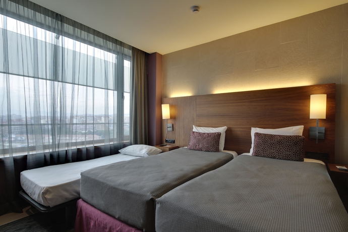 Imagen de la habitación del Hotel Badalona Tower. Foto 2