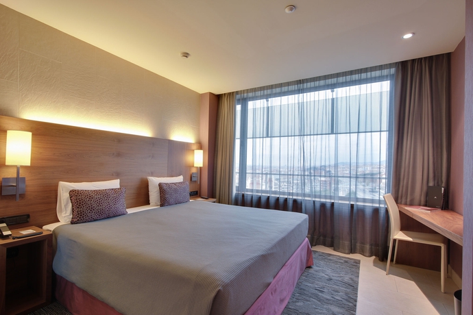 Imagen de la habitación del Hotel Badalona Tower. Foto 4