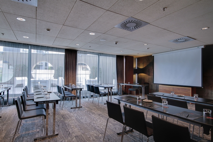 Imagen de los interiores del Hotel Badalona Tower. Foto 13