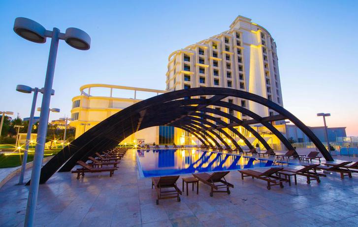 Imagen de la piscina del Hotel Badamdar & Residences. Foto 14