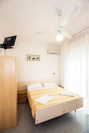 Imagen de la habitación del Hotel Baden Baden. Foto 12
