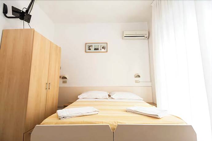 Imagen de la habitación del Hotel Baden Baden. Foto 13