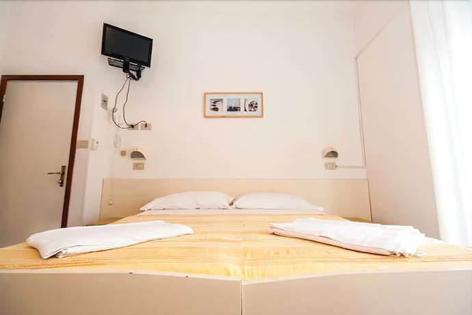 Imagen de la habitación del Hotel Baden Baden. Foto 14