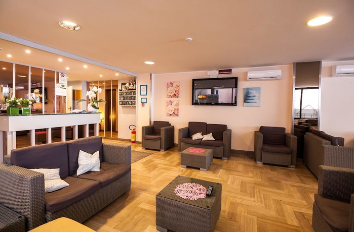 Imagen de los interiores del Hotel Baden Baden. Foto 20