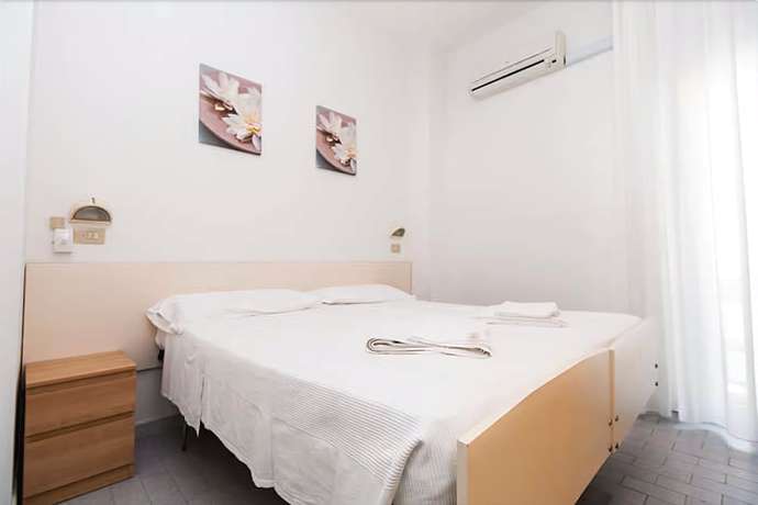 Imagen de la habitación del Hotel Baden Baden. Foto 19