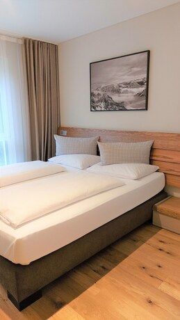 Imagen de la habitación del Hotel Bader Suites. Foto 11