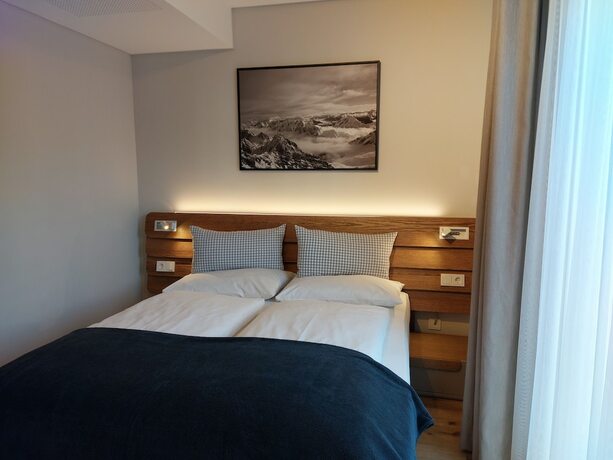 Imagen de la habitación del Hotel Bader Suites. Foto 12