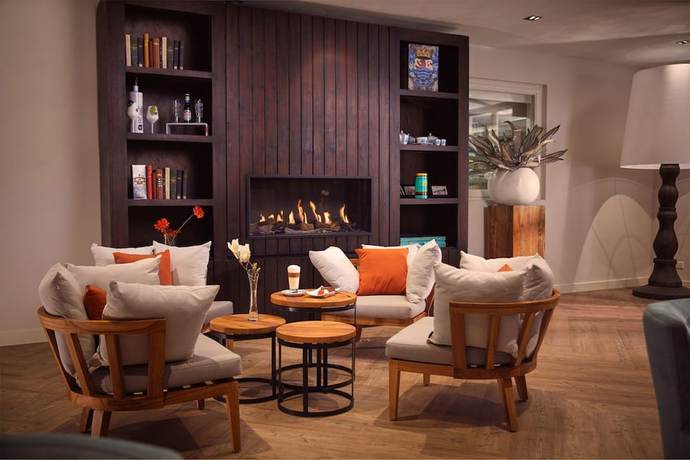 Imagen del bar/restaurante del Hotel Badhotel Renesse. Foto 2