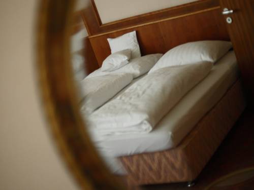 Imagen de la habitación del Hotel Badhotel Restaurant Stauferland. Foto 3