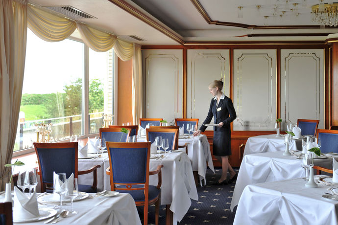 Imagen del bar/restaurante del Hotel Badhotel Sternhagen. Foto 2