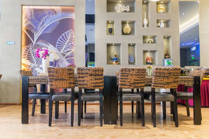 Imagen de los interiores del Hotel Badi Int'l Exhibition Center. Foto 14