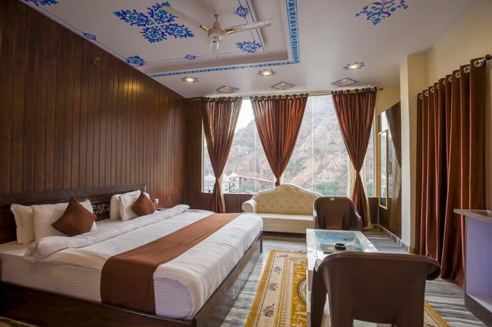 Imagen de la habitación del Hotel Badigarh Palace Resort. Foto 5