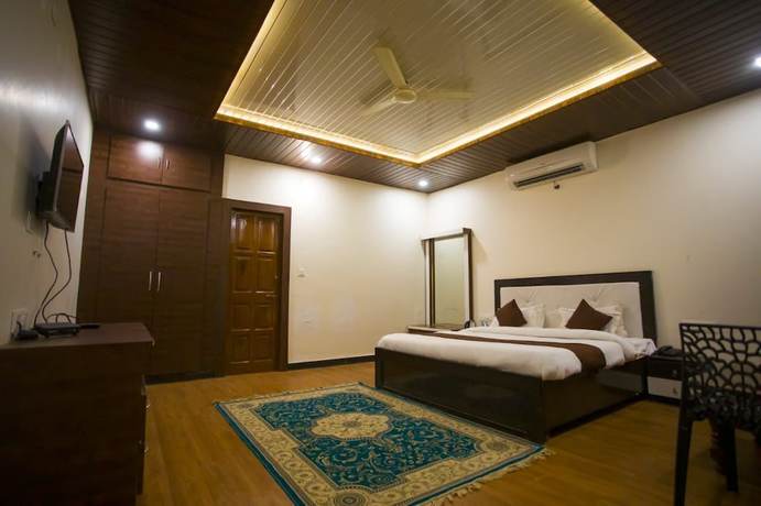 Imagen de la habitación del Hotel Badigarh Palace Resort. Foto 7