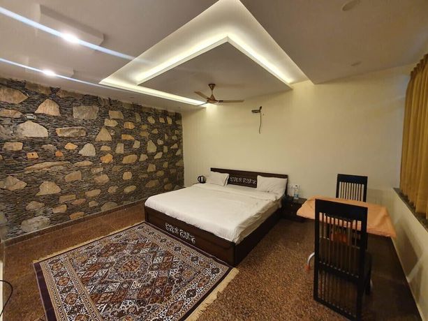 Imagen de la habitación del Hotel Badigarh Palace Resort. Foto 9