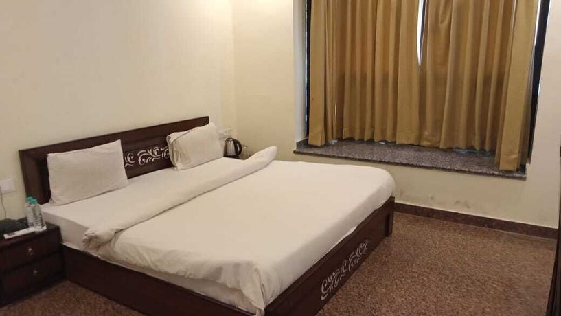 Imagen de la habitación del Hotel Badigarh Palace Resort. Foto 12