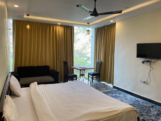 Imagen de la habitación del Hotel Badigarh Palace Resort. Foto 14