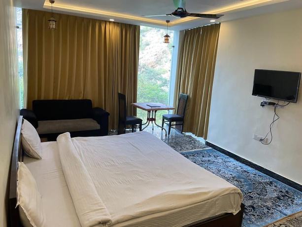 Imagen de la habitación del Hotel Badigarh Palace Resort. Foto 16