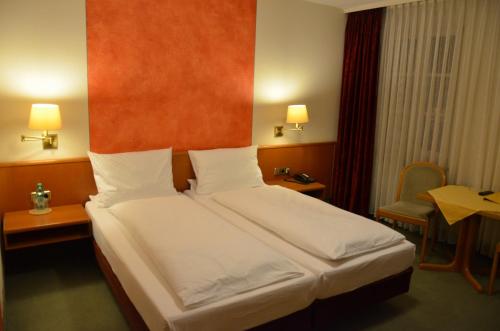 Imagen de la habitación del Hotel Badischer Hof, Tauberbischofsheim. Foto 6