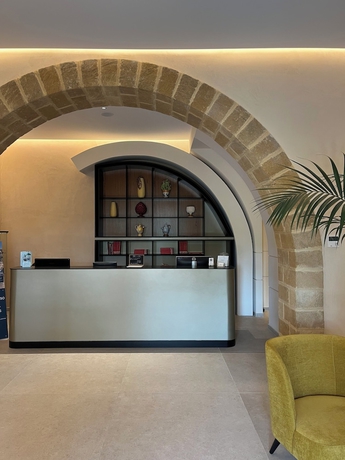 Imagen de los interiores del Hotel Badiula. Foto 14