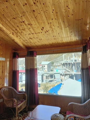 Imagen de los interiores del Hotel Badri Villa Resort Badrinath. Foto 12