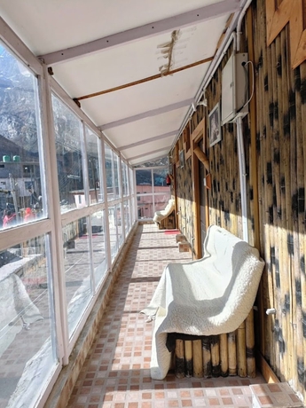 Imagen general del Hotel Badri Villa Resort Badrinath. Foto 4