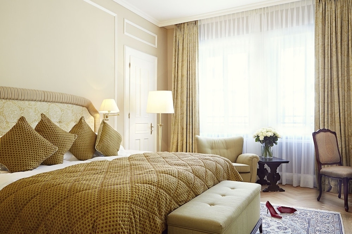 Imagen de la habitación del Hotel Badrutt's Palace. Foto 2