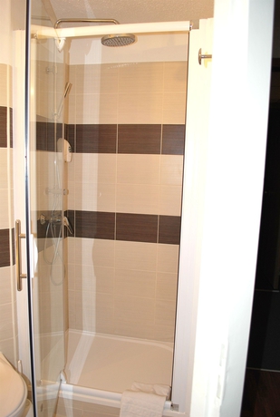 Imagen de la habitación del Hotel Bagatelle, Paris Nord Roissy. Foto 12