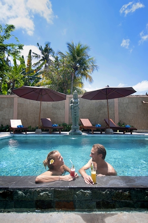 Imagen de la piscina del Hotel Bagiya Suites and Villas. Foto 15