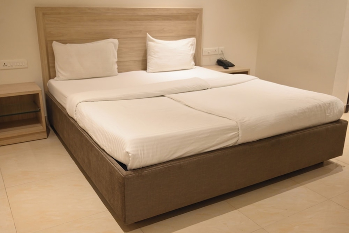 Imagen de la habitación del Hotel Bagla Atithi Banaras. Foto 12