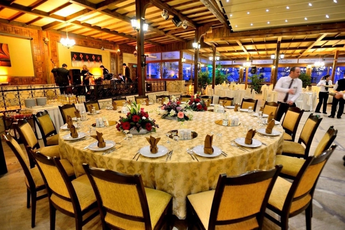 Imagen del bar/restaurante del Hotel Baglar Saray. Foto 2