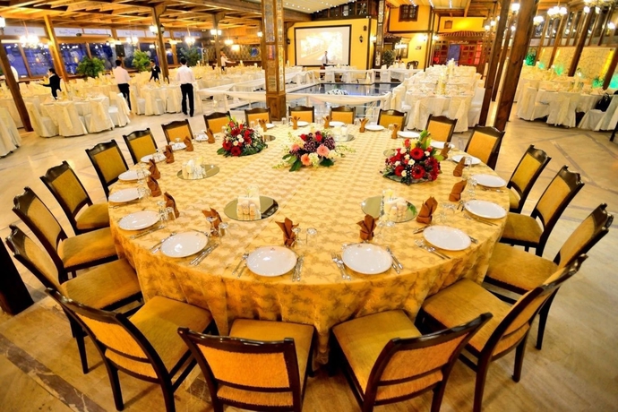 Imagen del bar/restaurante del Hotel Baglar Saray. Foto 6