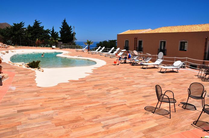 Imagen de la piscina del Hotel Baglio Dello Zingaro. Foto 13