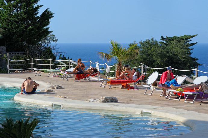 Imagen de la piscina del Hotel Baglio Dello Zingaro. Foto 14