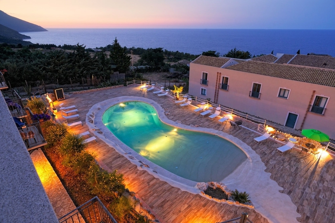 Imagen de la piscina del Hotel Baglio Di Scopello. Foto 16