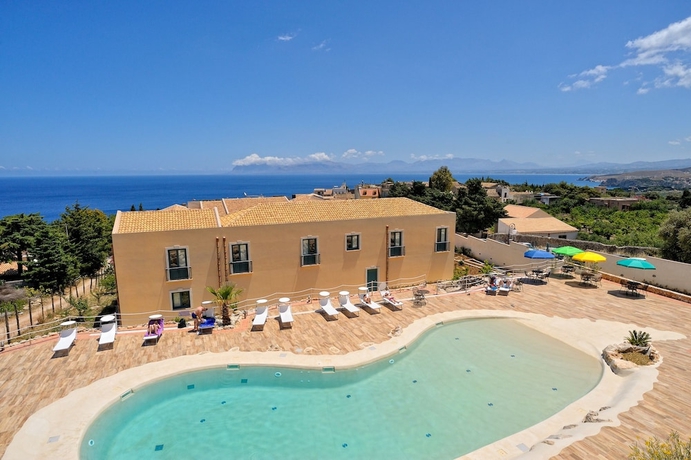 Imagen de la piscina del Hotel Baglio Di Scopello. Foto 17