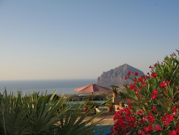 Imagen de los exteriores del Hotel Baglio Santacroce. Foto 12