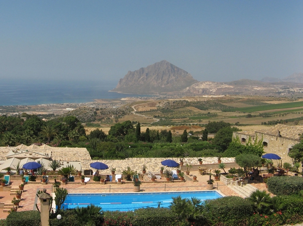 Imagen de la piscina del Hotel Baglio Santacroce. Foto 16