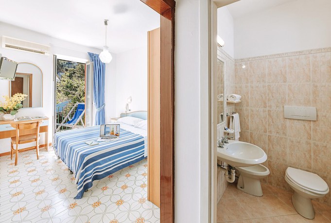 Imagen de la habitación del Hotel Bagnitiello. Foto 14