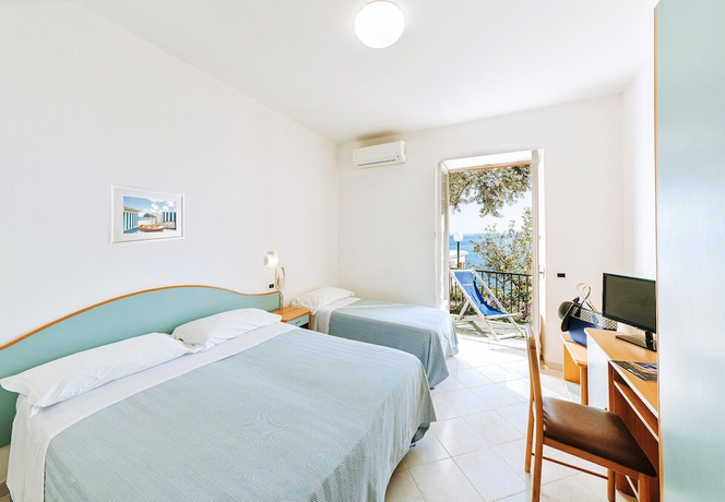 Imagen de la habitación del Hotel Bagnitiello. Foto 19