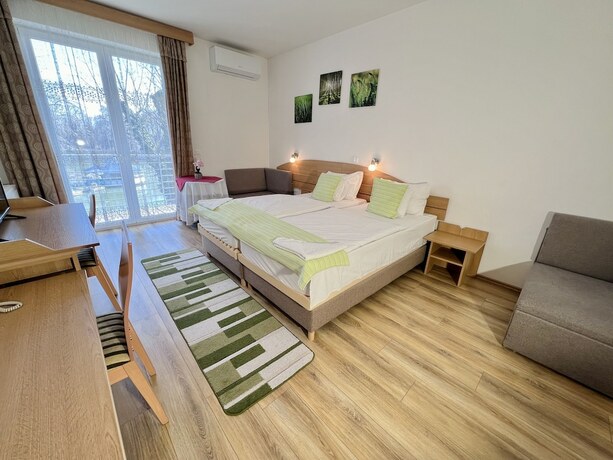 Imagen de la habitación del Hotel Bagoly Fogadó. Foto 17