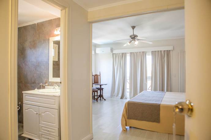 Imagen de la habitación del Hotel Bagu Pinamar. Foto 13