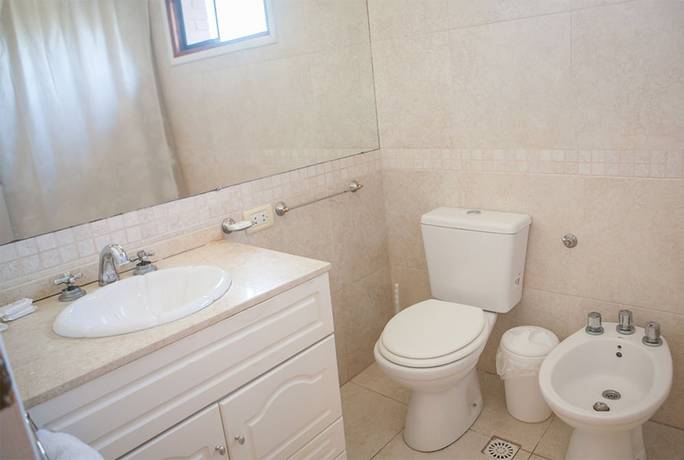 Imagen de la habitación del Hotel Bagu Pinamar. Foto 15