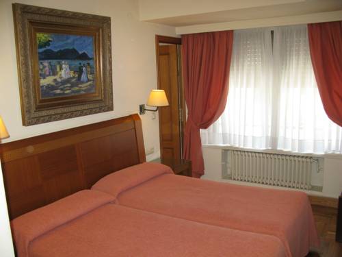 Imagen de la habitación del Hotel BahÃ­a. Foto 5