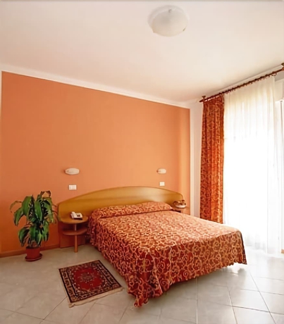 Imagen de la habitación del Hotel Bahama. Foto 6