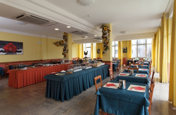 Imagen del bar/restaurante del Hotel Bahama. Foto 2