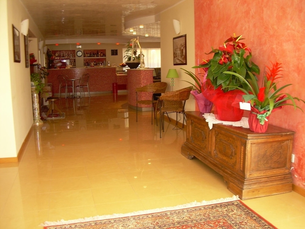 Imagen del bar/restaurante del Hotel Bahama. Foto 4