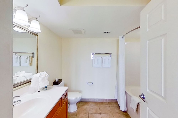 Imagen de la habitación del Hotel Bahama Sands Luxury Condominiums. Foto 15